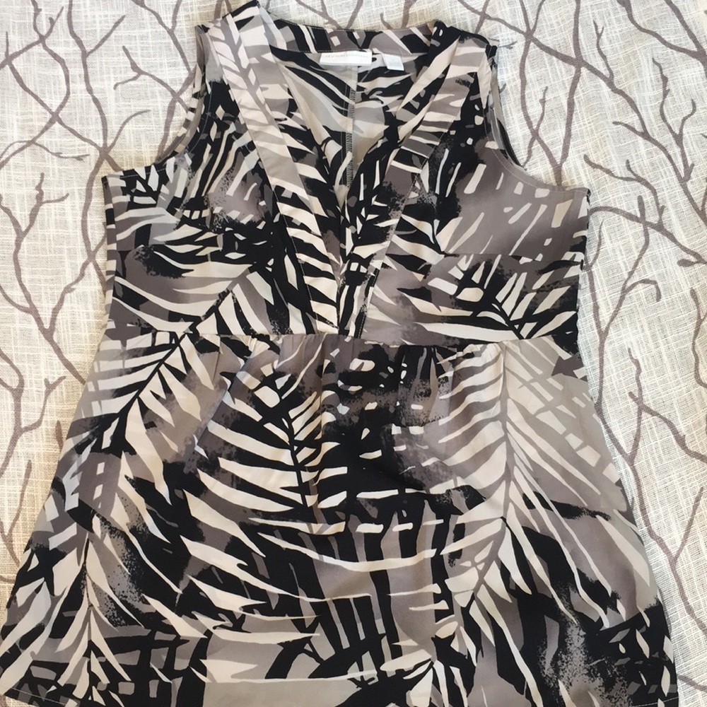 NY&Co Gray and Black Palm Leaves Print Top
